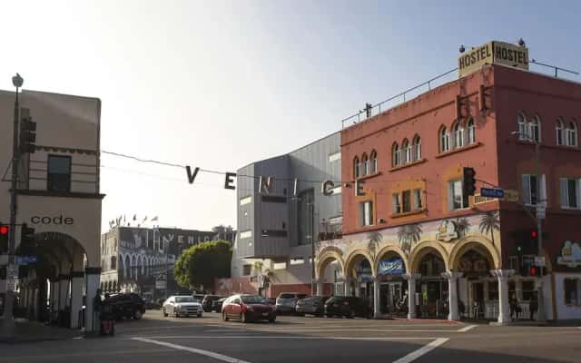 VE Venice Suite C by RedAwning