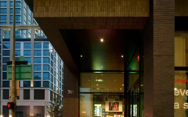 citizenM Los Angeles Downtown