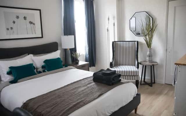Charming Studio in Beverly Boulevard! Sleeps 2!