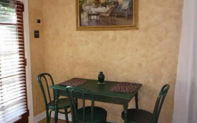 Woodland Hills Calabasas Guesthouses
