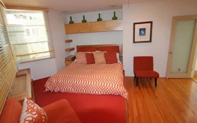 Celebrity Streamline Modern Three-bedroom House