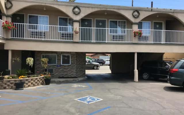 Foxys Den Motel