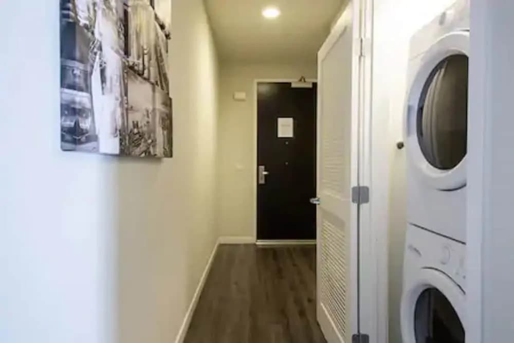Downtown LA Fully Furnished Apartment