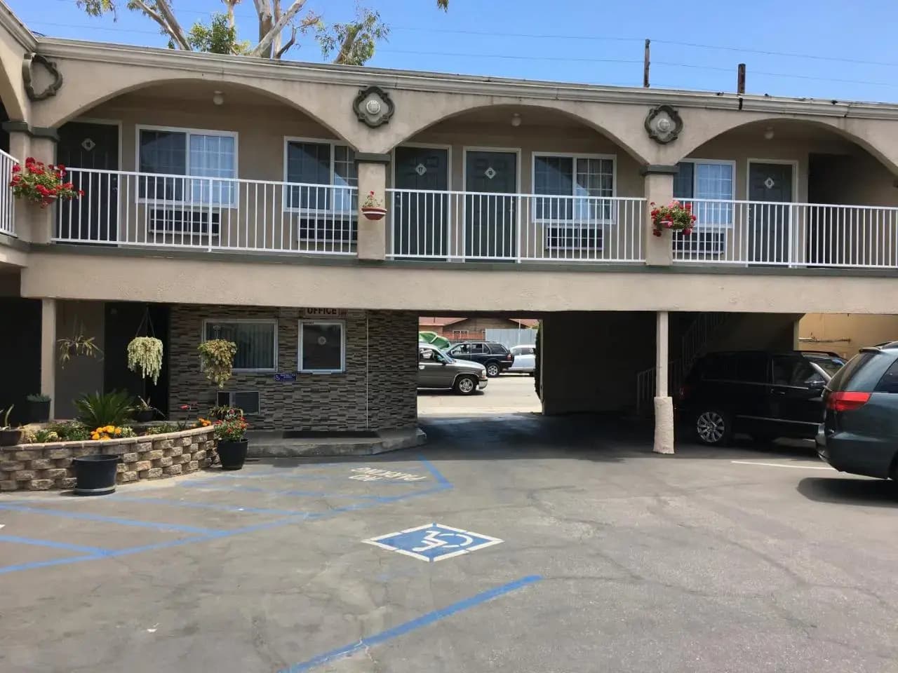 Foxys Den Motel