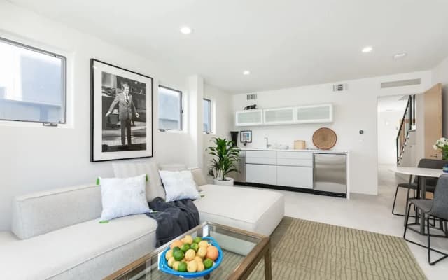 New Listing! Venice Canal-front W/ Pool, Near Beach 5 Bedroom Home — zdjęcie 4