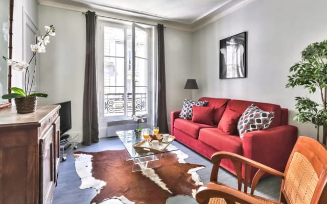 836 - Eiffel Tower View  - Parisian apartment — zdjęcie 5