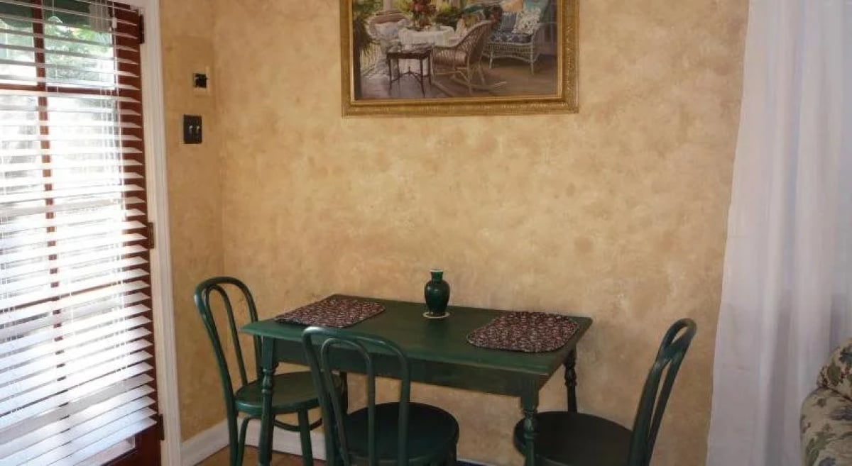 Woodland Hills Calabasas Guesthouses