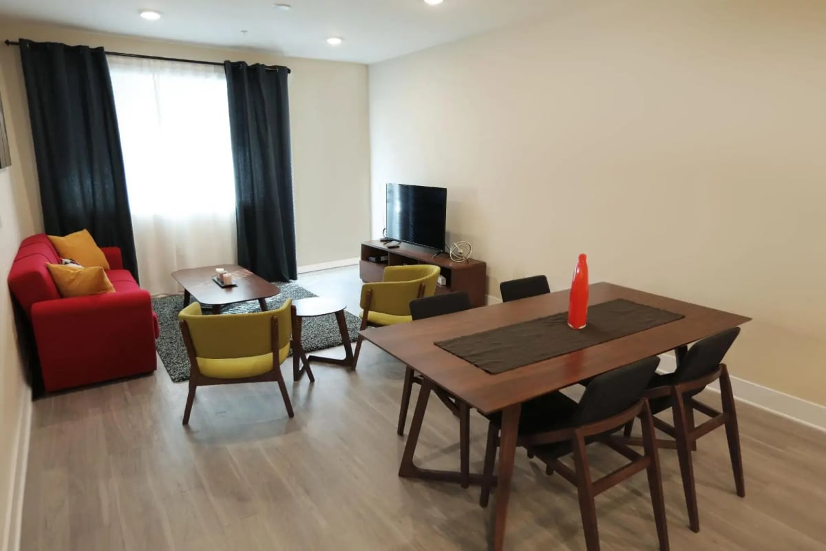 Sunshine Suites at Main St
