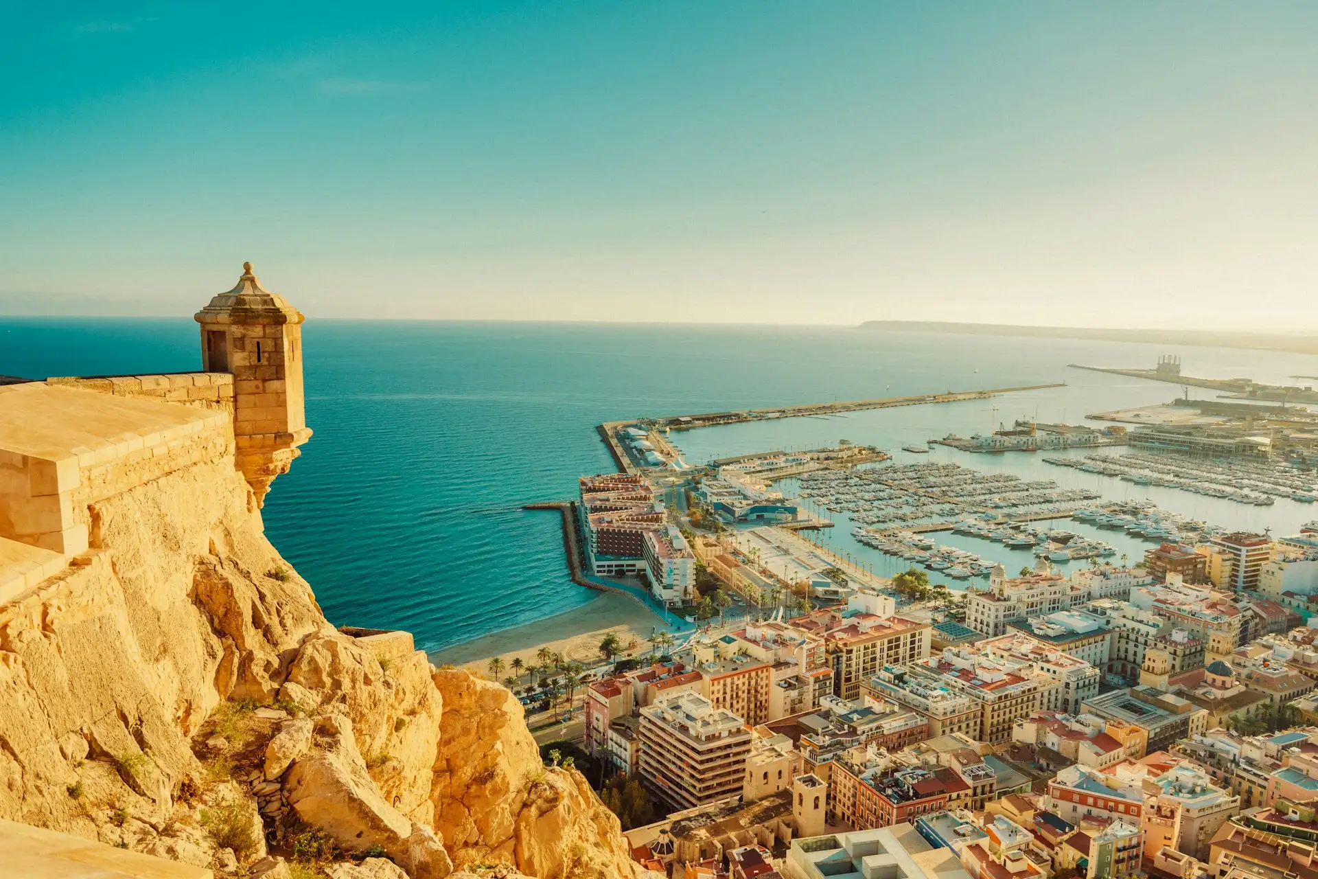 Tanie loty do Alicante (Hiszpania) - sprawdź ceny biletów