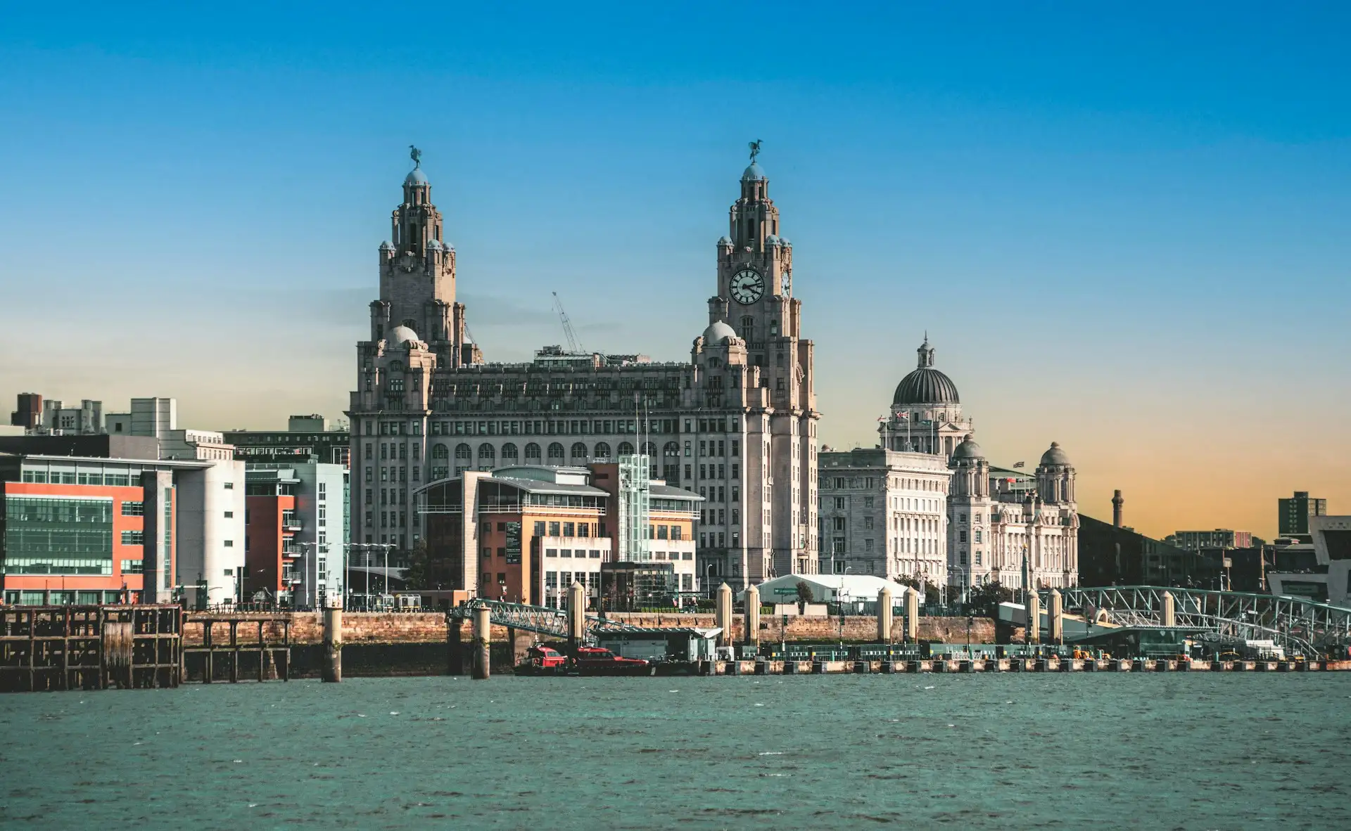 Tanie loty do Liverpool (Wielka Brytania) - sprawdź ceny biletów
