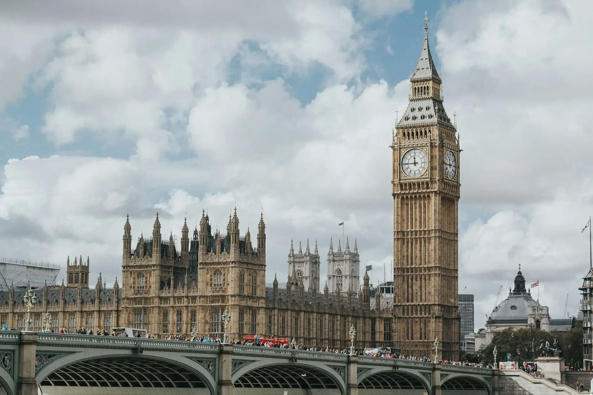 Tanie loty do Londynu (LON) – Przewodnik, Ceny i Bilety