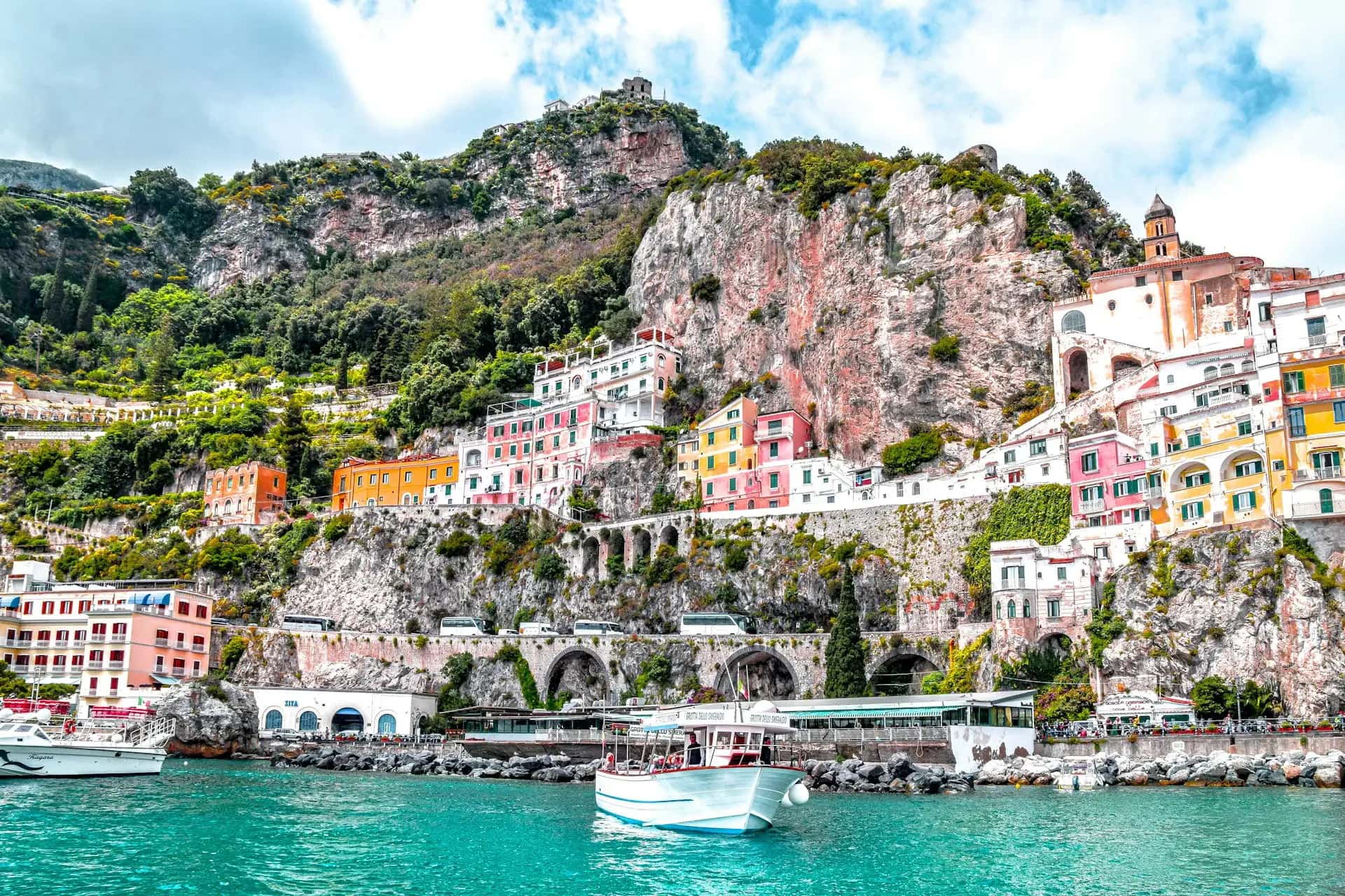Wybrzeże Amalfi - popularna atrakcja turystyczna w Włochy