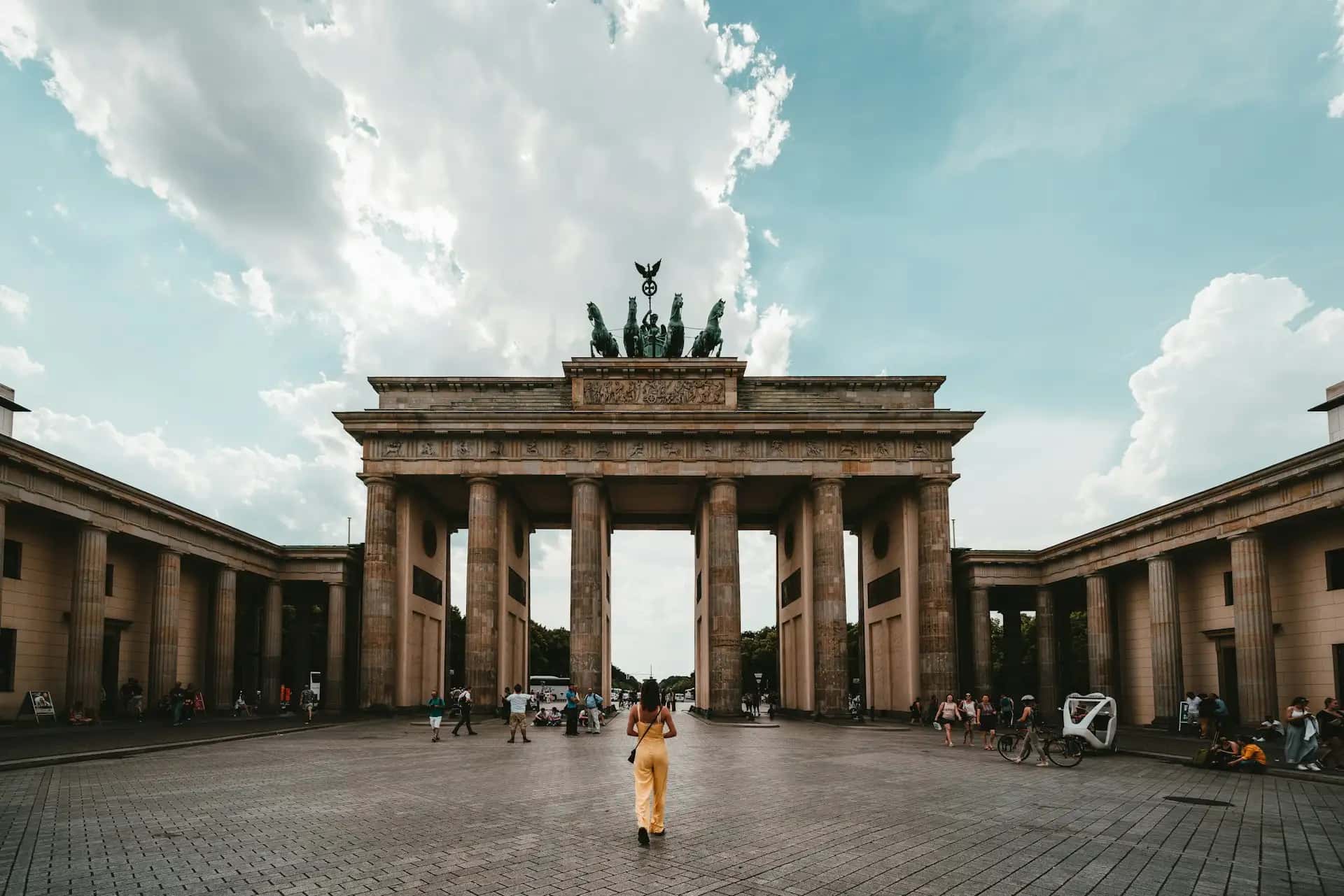 Brama Brandenburska (Berlin) - popularna atrakcja turystyczna w Niemcy