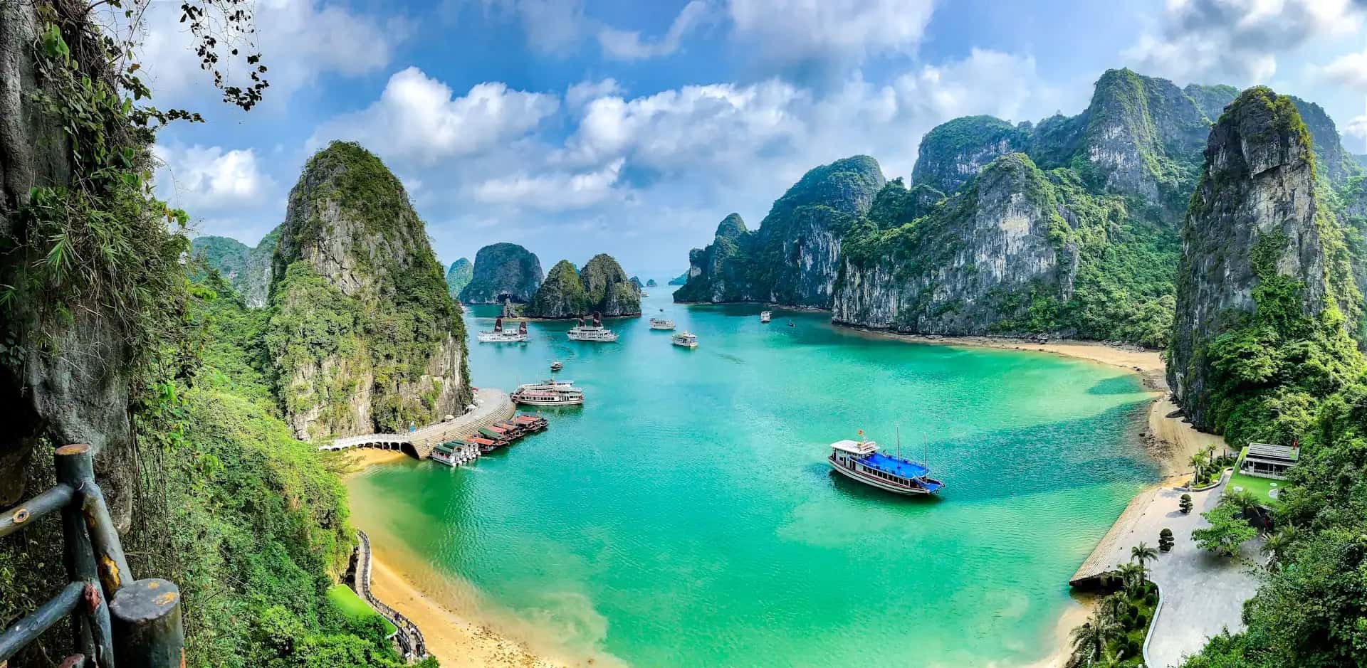 Zatoka Ha Long - popularna atrakcja turystyczna w Wietnam