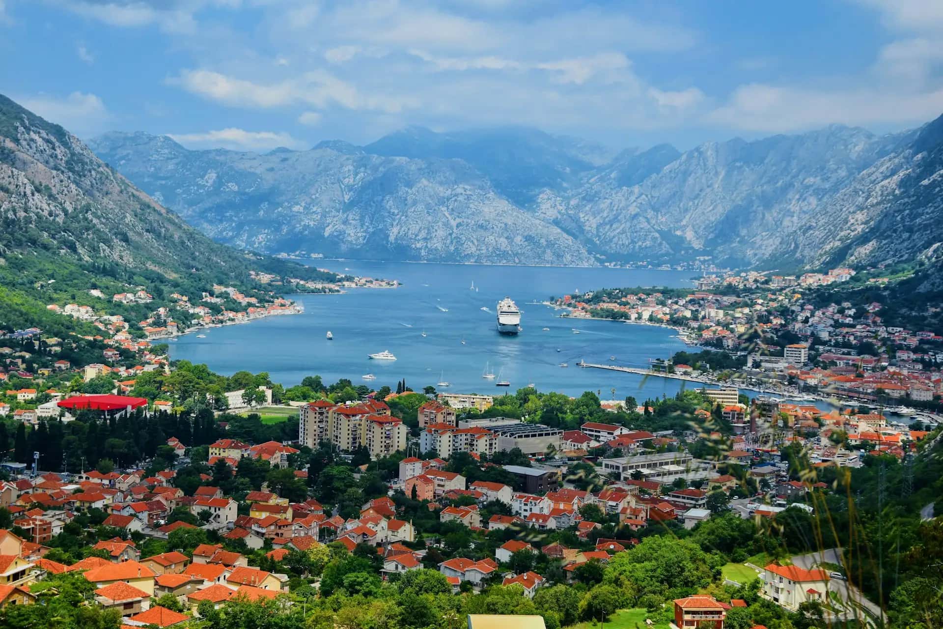 Zatoka Kotorska i Kotor - popularna atrakcja turystyczna w Czarnogóra