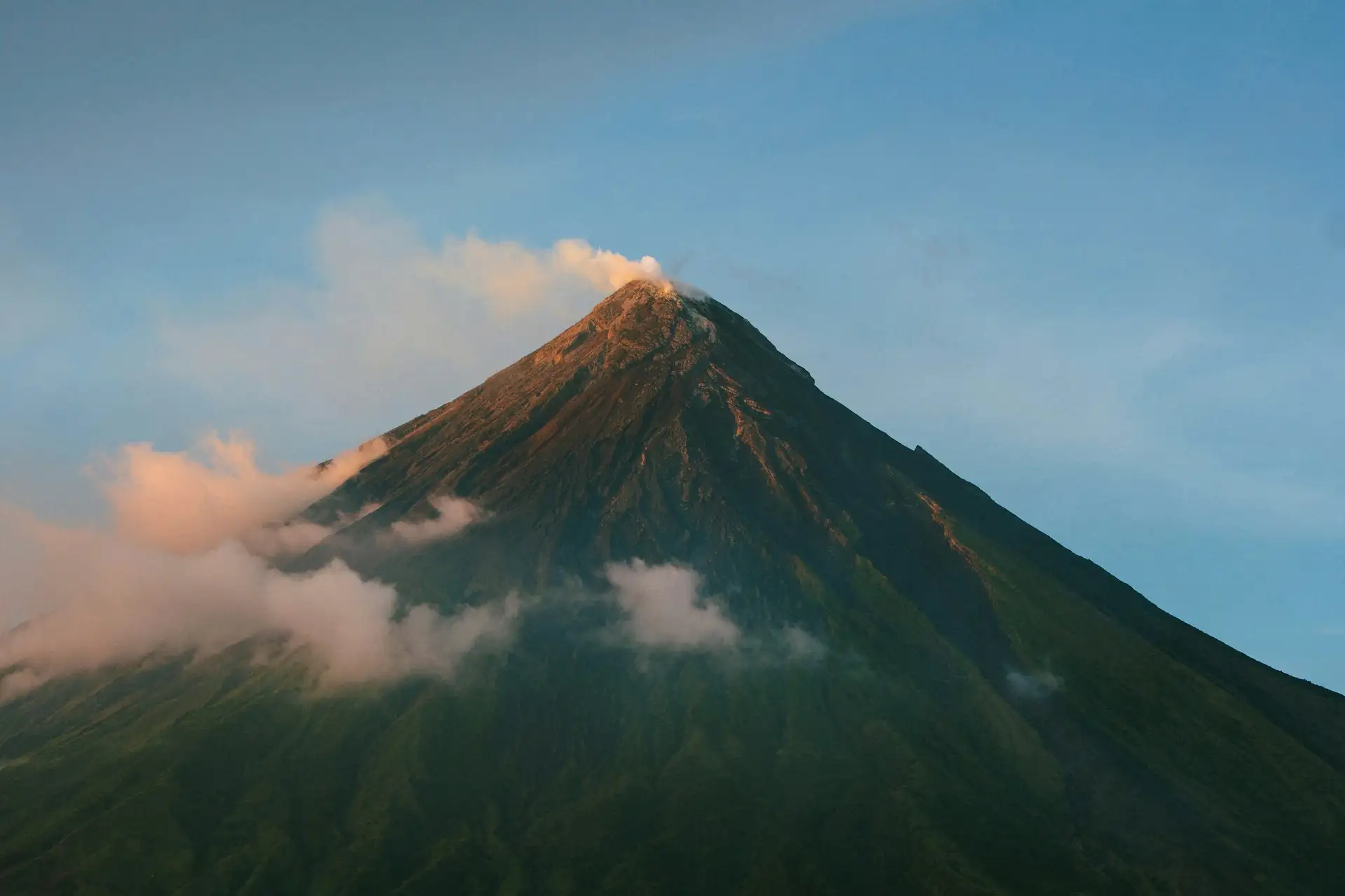 Wulkany Mayon i Taal - popularna atrakcja turystyczna w Filipiny