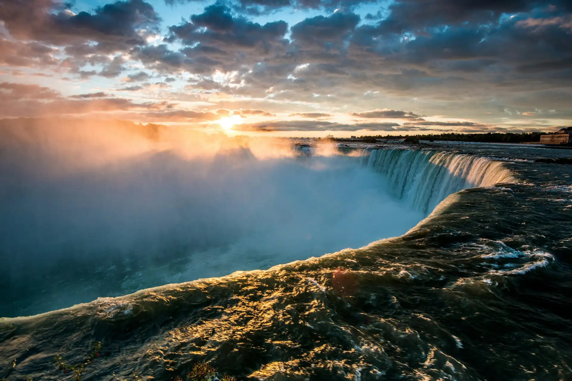 Wodospad Niagara - popularna atrakcja turystyczna w Kanada