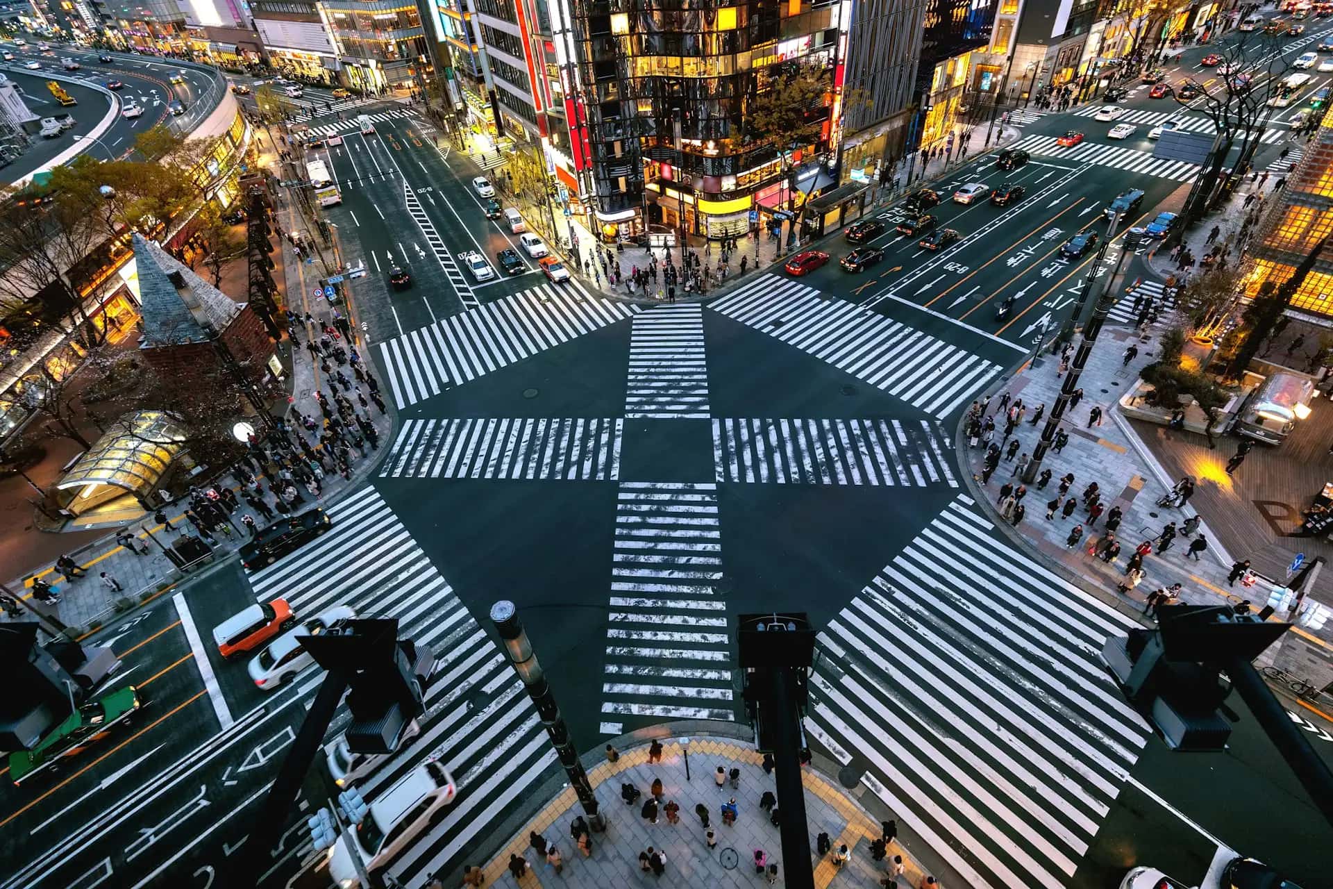 Skrzyżowanie Shibuya (Tokio) - popularna atrakcja turystyczna w Japonia
