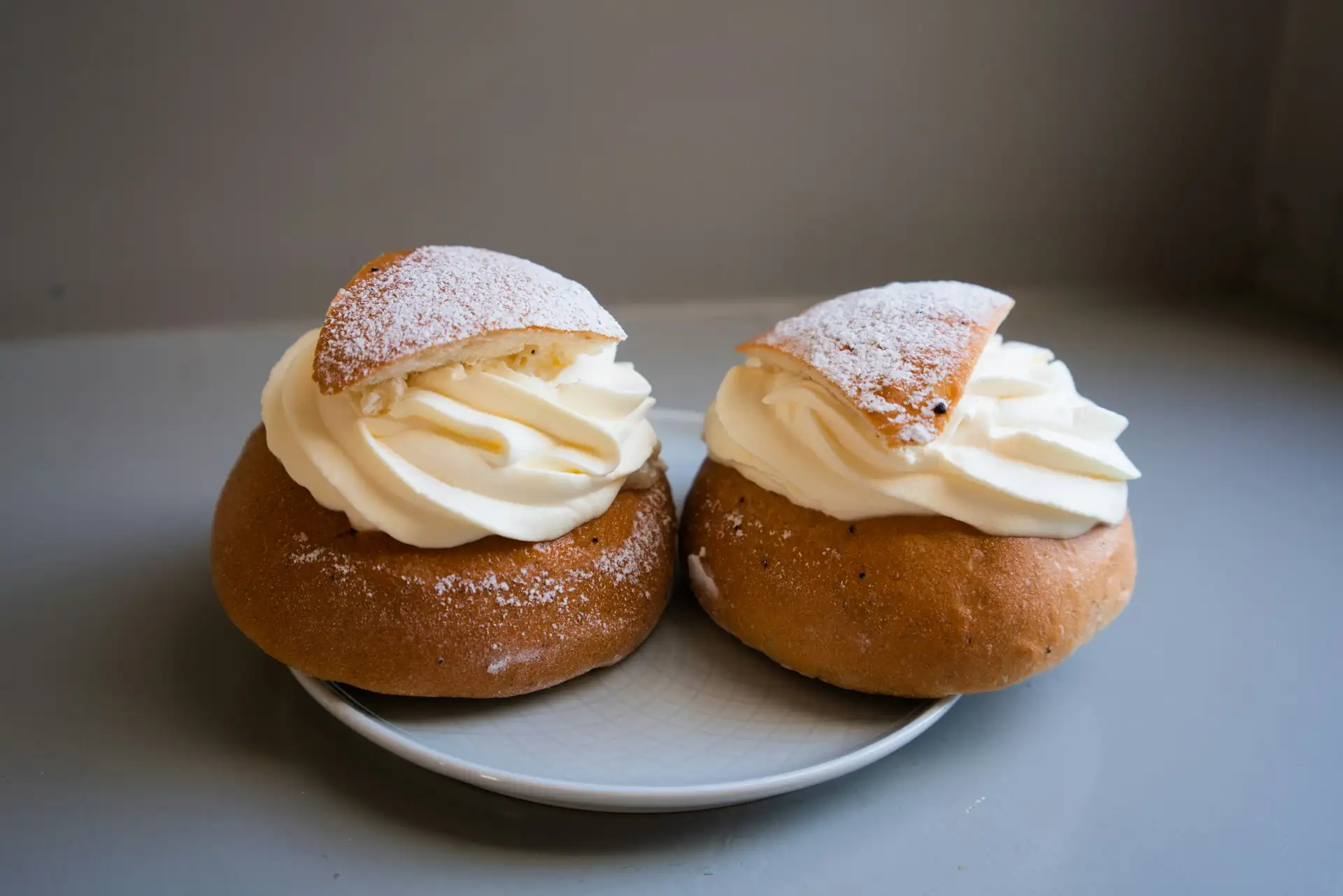 Potrawa Semla - tradycyjna kuchnia Szwecja